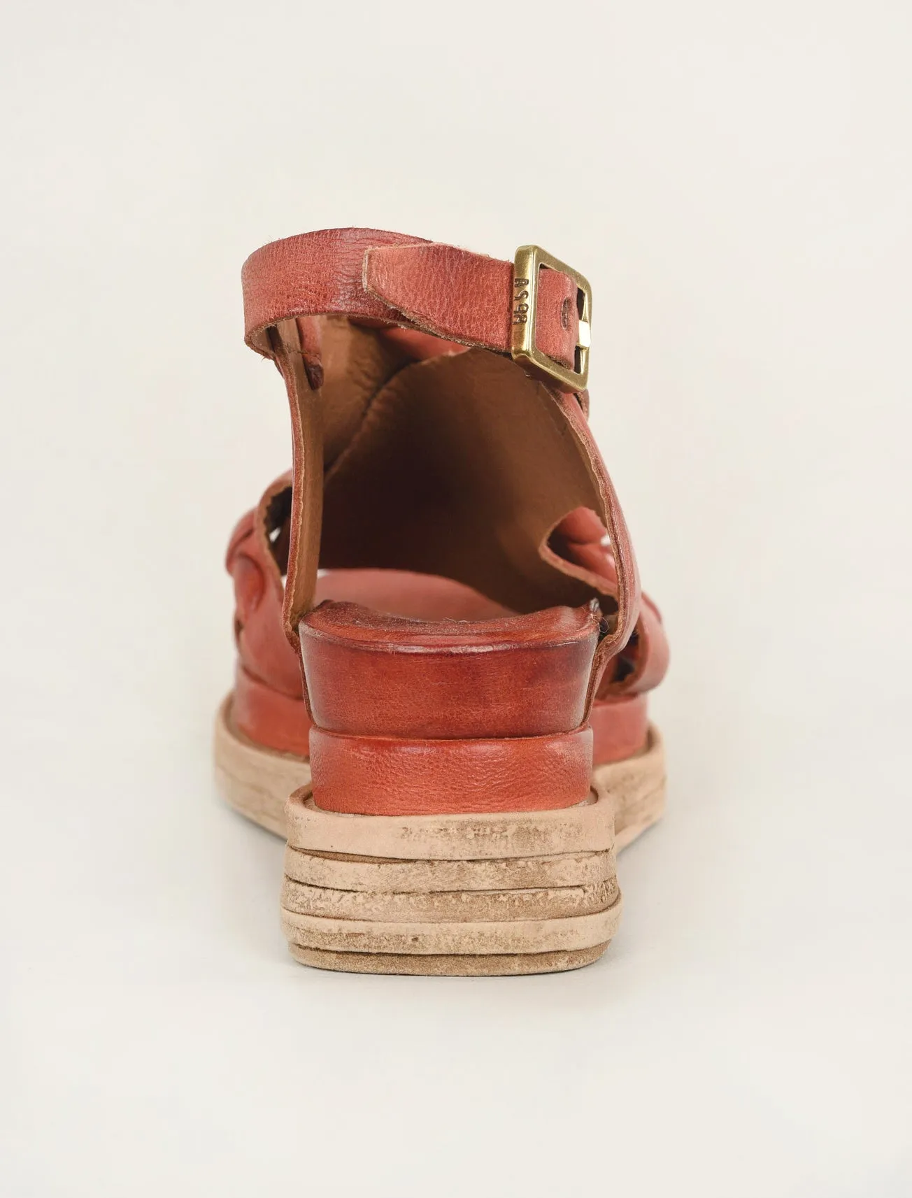 Lumi Wedge, Rust